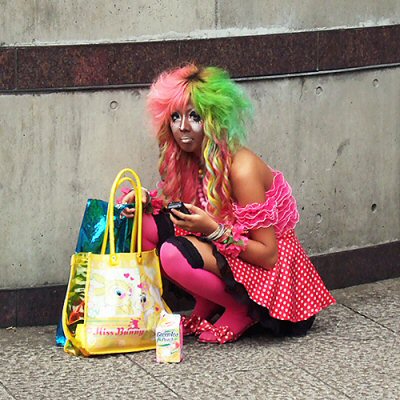 ganguro-girls-weird-japanese-fashion