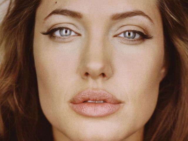 angelina-jolie-33381_1_