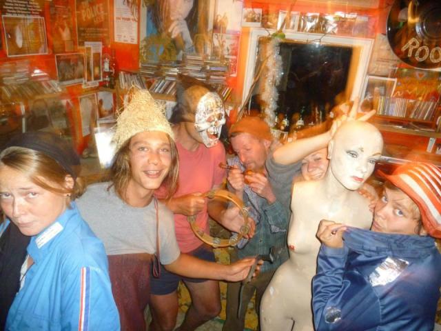 735221_484468704933394_25403130_n