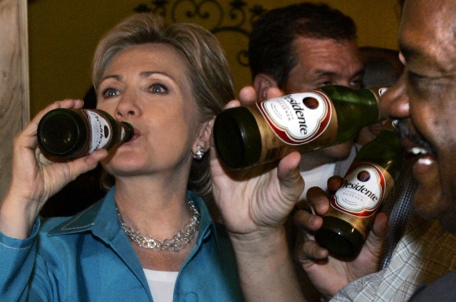 hillary-clinton-drinking-beer